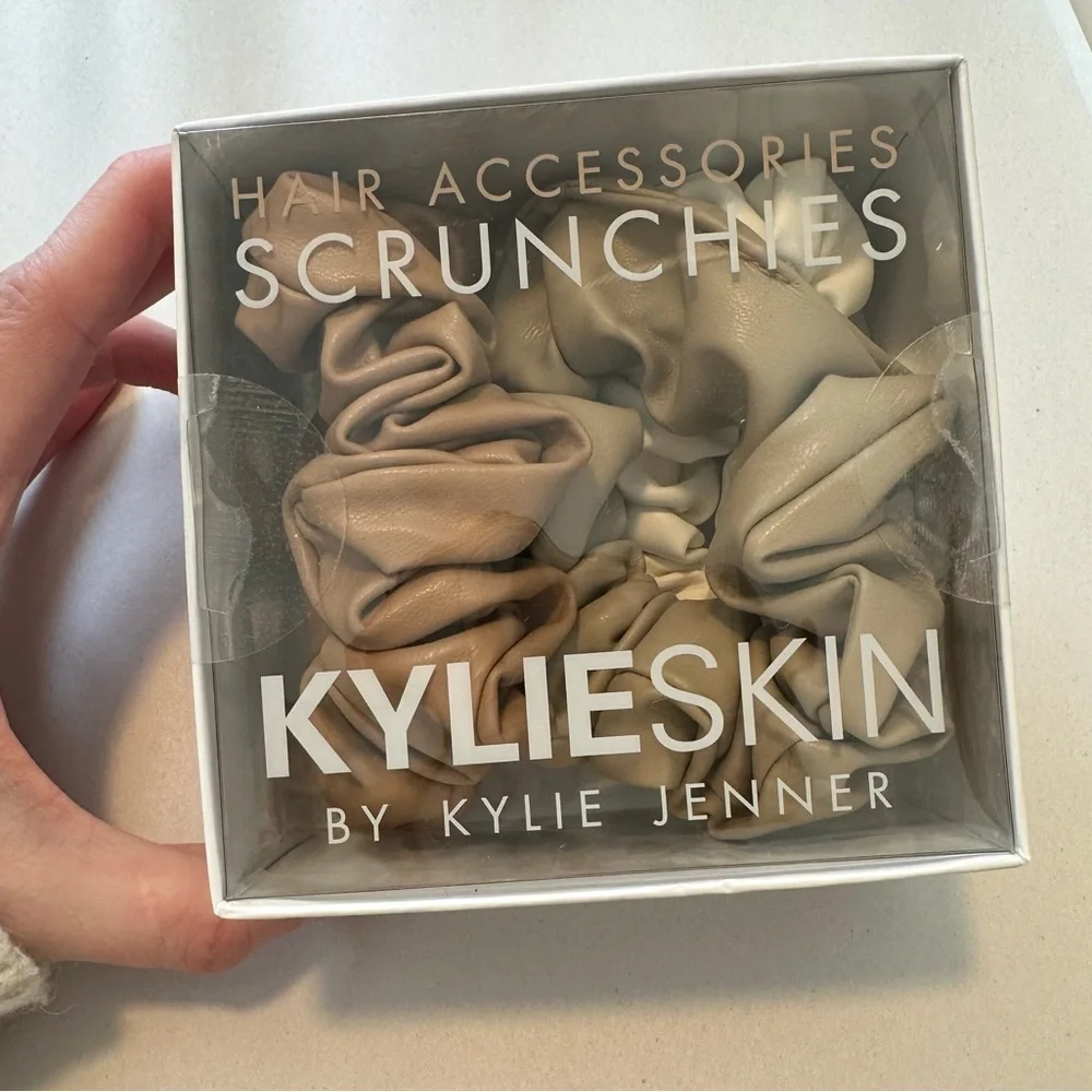 Kylie Cosmetics KYLIESKIN Neutral Leatherette Scrunchie Trio